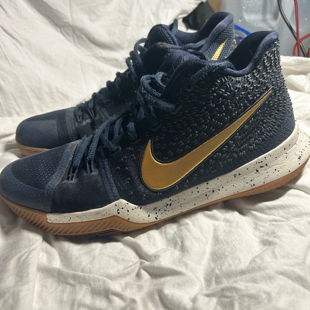 Kyrie Irving obsidian edition